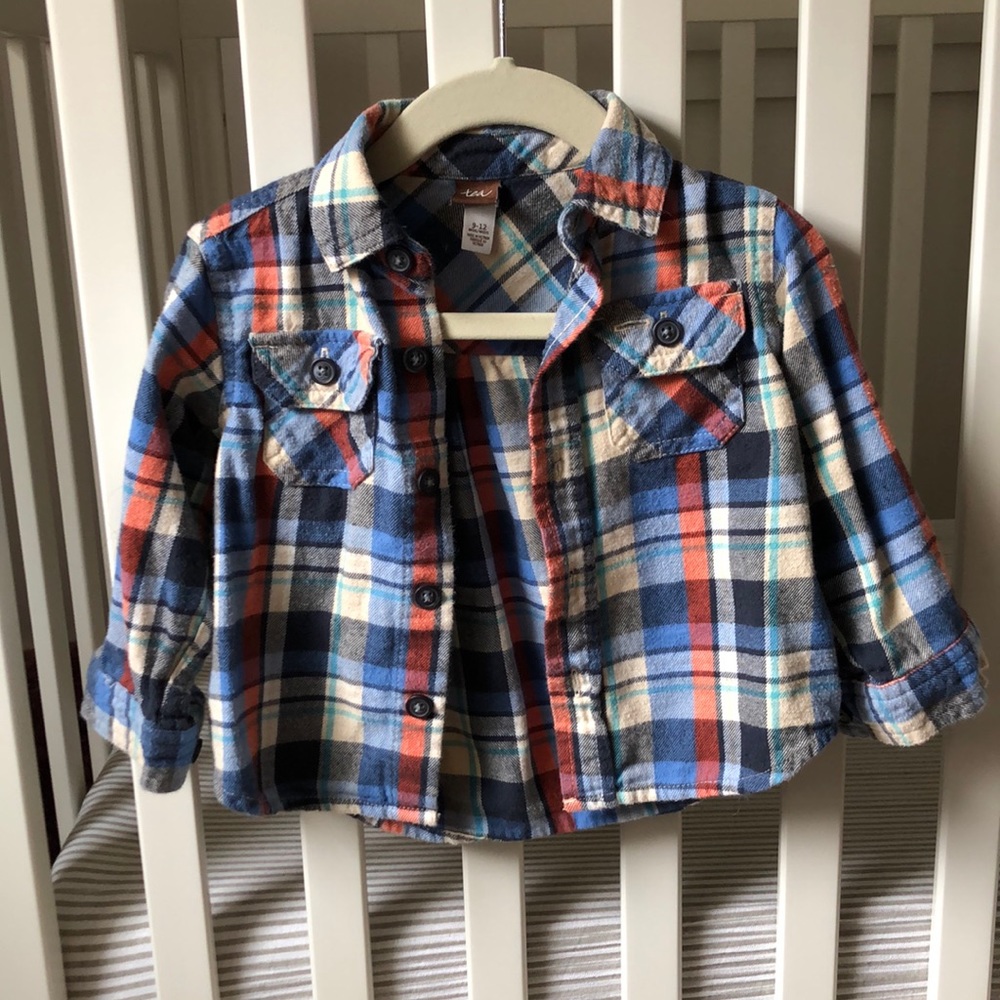 TEA 100% Cotten flannel plaid button down shirt